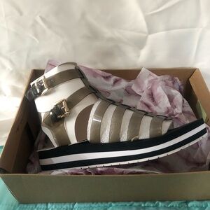 Jessica Simpson Stylish Women's jelly shoe Sandals with Buckle Detail